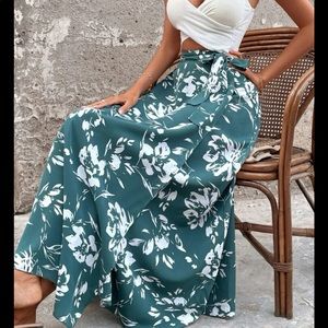 Boho Floral Print Belted Skirt